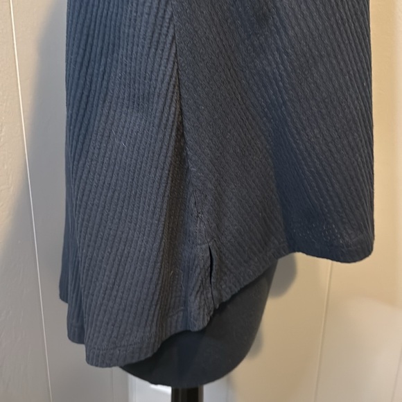 Free People Women’s Extra Small Ribbed Knit Eyelet Bell Sleeve V-Neck Trapeze - Picture 6 of 10